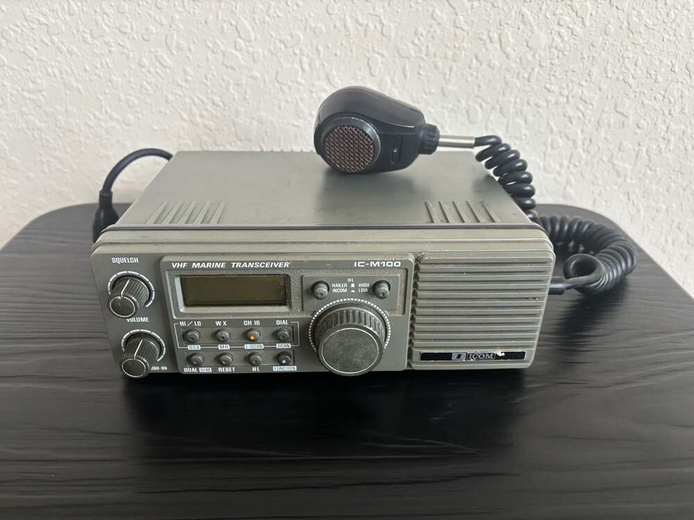 Icom IC-M100 VHF Marine Transceiver Radio with Hand Microphone (untested)